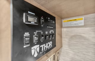 27:*NEW* 2022 Thor LUXURY KING Bed, 8Sleeper,Solar