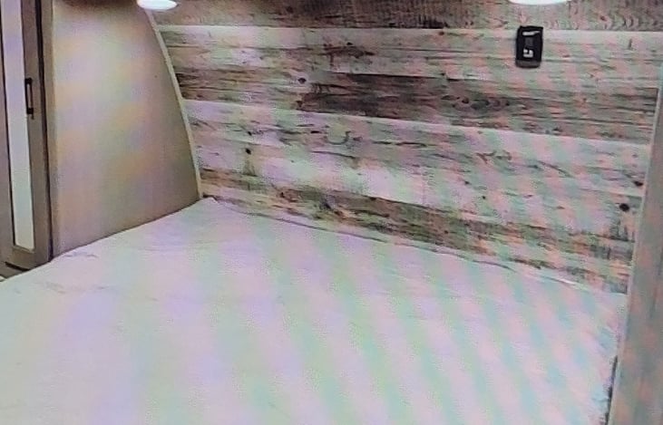 queen bed in master bedroom, separate air conditioner and heat for the bedroom.