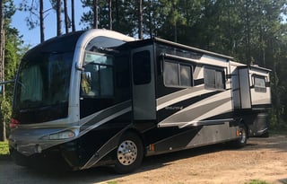 2004 Fleetwood RV Revolution LE 40E