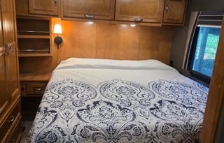 Luxury 2019 Winnebago Forza 34T Diesel Class A