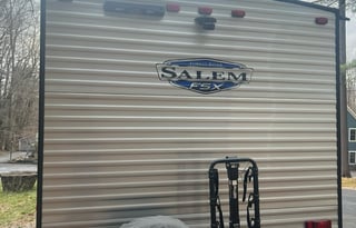 Lightweight trailer perfect for family getaway!