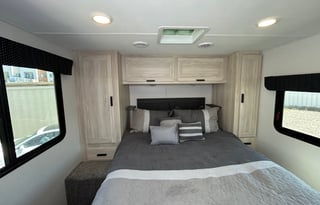 C-1 "Dragonfly" Luxury Class-C Camping!! Sleeps 7