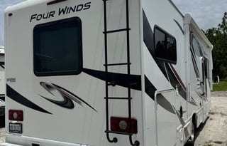 Thor Motor Coach Four Winds 31EV ***Bunk Beds***