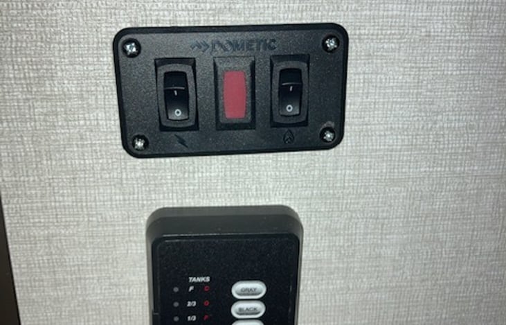 Fluid and electric quantities panel