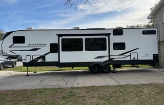 Luxury & Comfort 5th Wheel– Perfect for Adventures