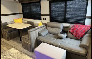 2022 Zinger 2 BR Bunkhouse - perfect for families!