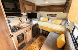 Cozy Couple - Sleeps 2 - Fully Stocked - EZ Tow