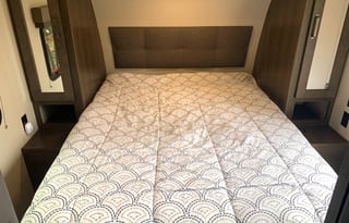 Camp in luxury! Sleeps 6 - 9