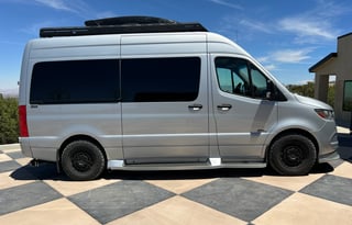Luxury Mercedes Sprinter Cruiser Van Seats 8