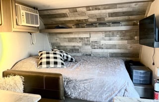 2022 Dutchmen RV Coleman Lantern LT Series 17B