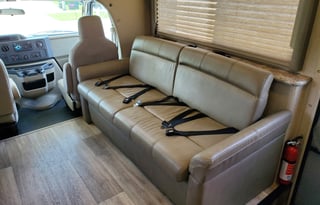 Pet & Family Friendly 2018 Thor Four Winds