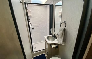 EZ to drive- 2021 Perfect Size Class C HotelBuster