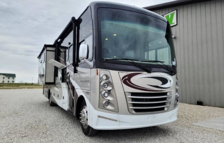 2018 Thor Motor Coach Challenger 37TB class A sleeps 10 | RVshare