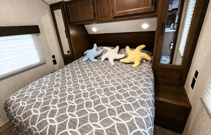 The 5 O’Clock Somewhere features a private, walk-around queen bed, giving you a comfortable place to relax with easy access from both sides—your own private retreat after a full day of adventure!