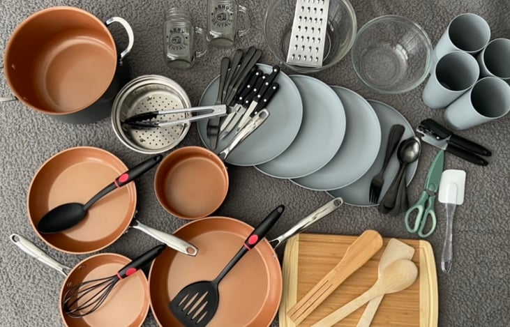 Included in rental. 
Cutting board, forks, spoons, knives, plates, cups, mixing bowls, pots, pans, strainer, cheese grater, can opener, salad spoons, large stirring spoons, whisk, spatula and scissor