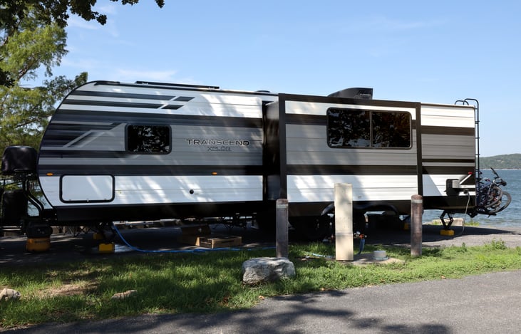 Experience "Gracie" with our 2022 Grand Design Transcend Xplor 265BH located near Table Rock Lake near Branson Missouri and Lake Of The Ozarks. Thank you from us at Stone Mountain RV & Camper Rentals!