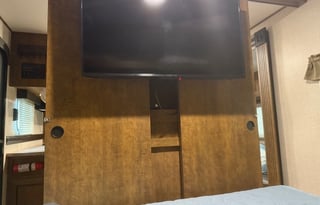 Zinger 2 room  bunk house. Delivery only