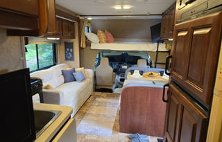 "Flora" is ready for Family Fun! 32ft Sunseeker