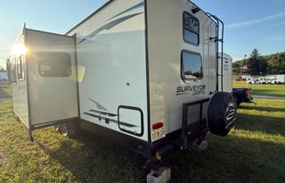 2021 Surveyor 296QBLE 1009