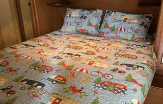 Couples Retreat & Pet Friendly Camper Rental