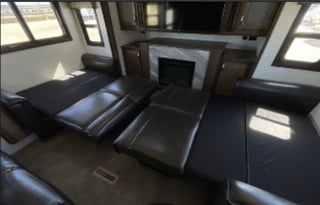 2B 1.5B Living converts to bedroom goose box pull