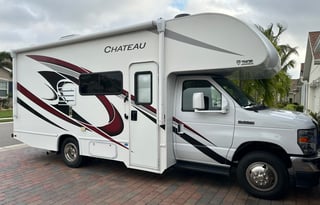 Cozy 2022 Motorhome 24ft with Queen Bed Slideout