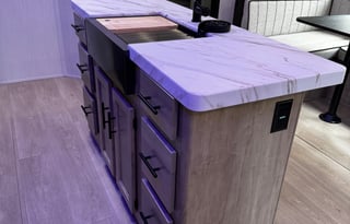 Pet Friendly- Sleeps 9- Outdoor Kitchen