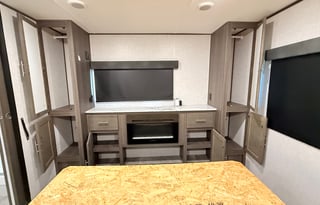 Spacious & Move-In Ready RV for Long-Term Rental