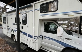 Newly Renovated RV - Minnie - Adventure Machine