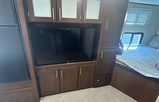 2018 Prime Time RV Avenger ATI 27DBS
