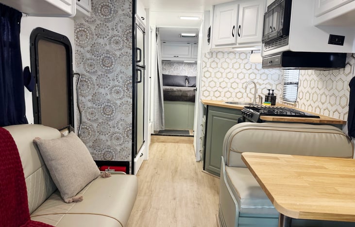 Las Vegas Motorhome Rental – Spacious RV Interior – Family Camping Festival Travel