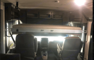 Class A Winnebago Adventurer - OMNE1021