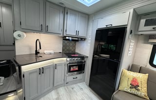 2025 31ft Coachmen 29KB - Sleeps 8