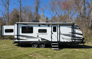 Outback Ultra Lite | Awesome toy hauler w/ bunks