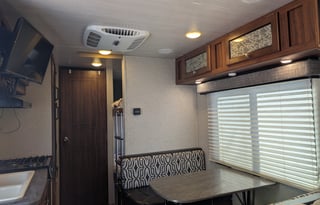 Easy to hard shell camper trailer for 5