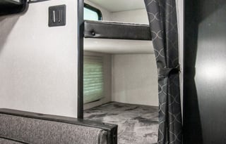Luxury RV w/patio, Relax - bbq