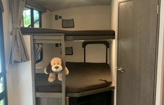 2021 25' Keystone Cougar, like new!