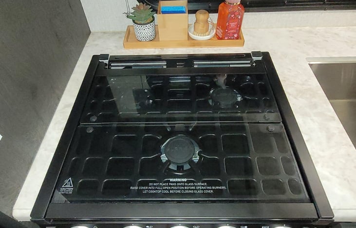 Glass range cover down for extra counter space