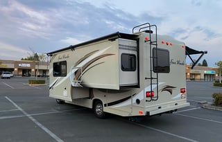 Very Clean! 2017 THOR Four Winds 24 ft. Good Size.