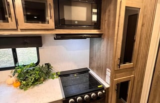 Family friendly,  Pet Friendly, 2022 Toy Hauler