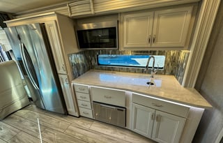 Holiday Rambler Luxury Coach /2 Full Baths & Bunks