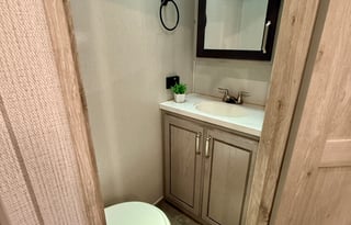 Keystone Alpine 3700FL ***1.5 bath and King Bed***