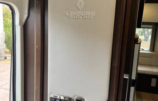 2019 Leisure Travel Serenity 24CB - Rent Cinnamon!