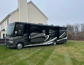 Newmar Canyon Star 3719