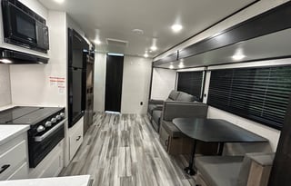 Trailside Escape JANY 2308