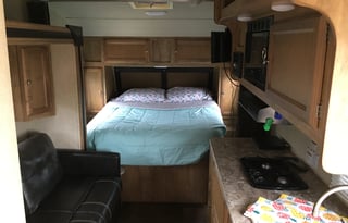 Couples Getaway,  2019 Vista cruiser 19CSK