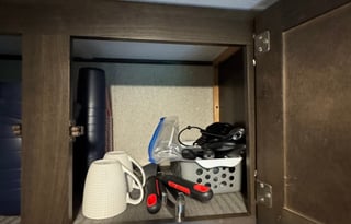 Cozy, lightweight 9 person travel trailer