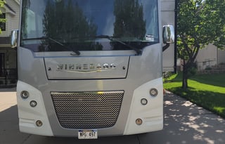 Large RV with 2 bathrooms