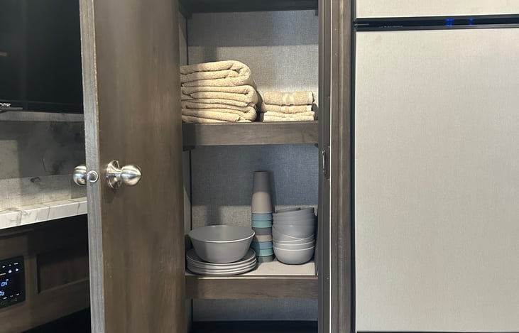 Basic dishes available, to serve 8. Basic prep and serving dishes.  Towels provided for up to 8 people.