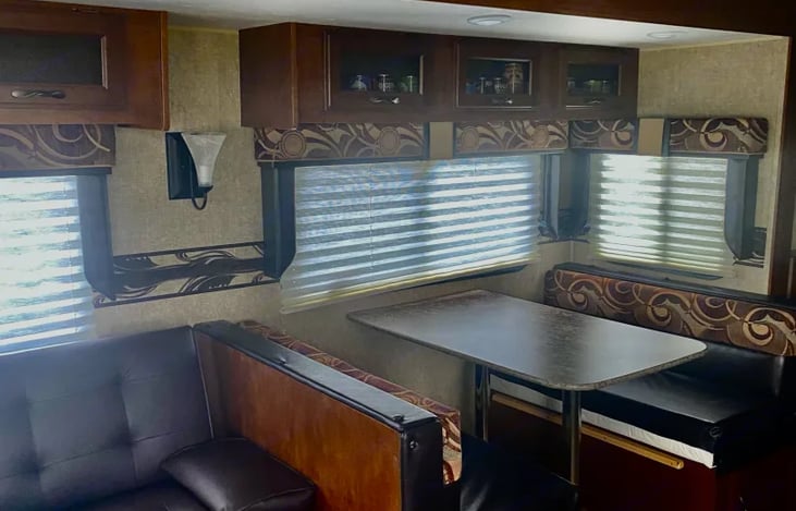 Dining Area (Converts to double size bed for 2)